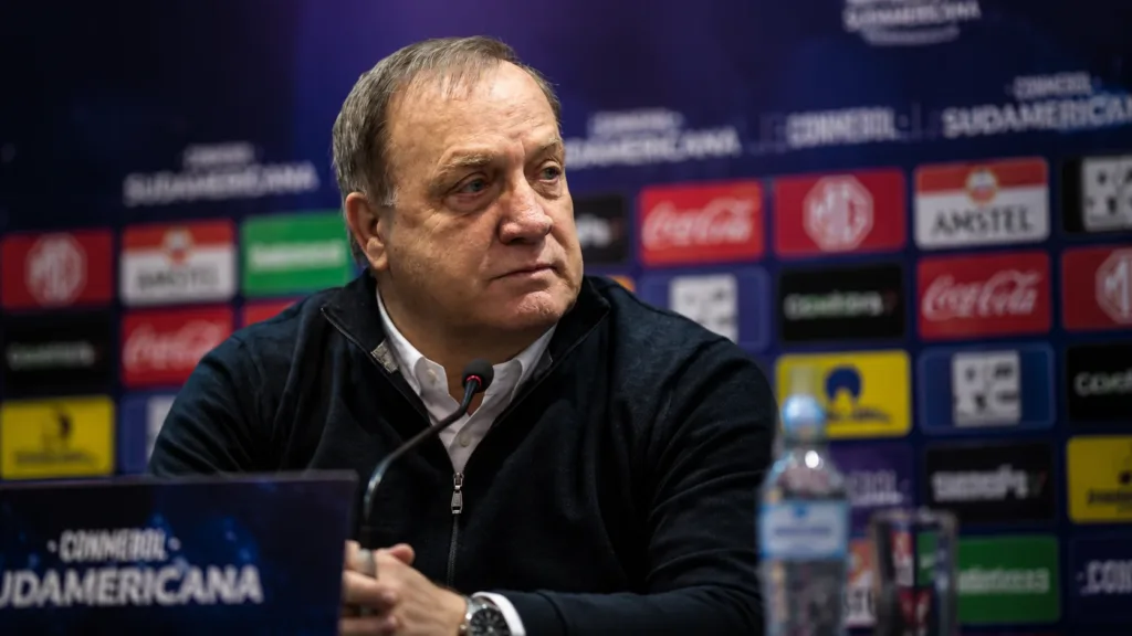 Dick Advocaat Treinador de Curaçao IA