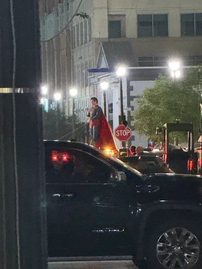 Fotos de set de filmagens do novo longa do Superman.