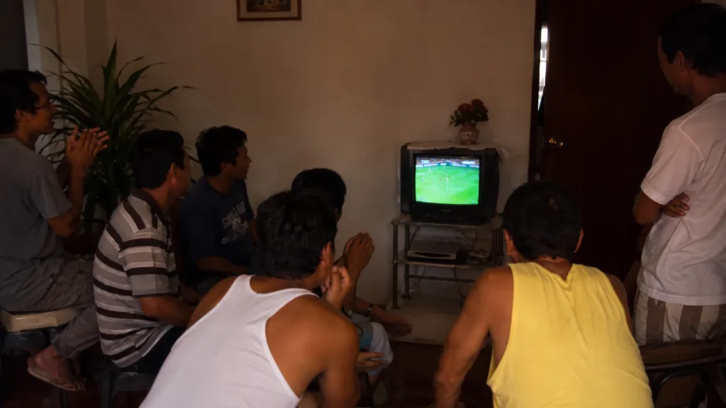 Copa do mundo: Pessoas vendo tv