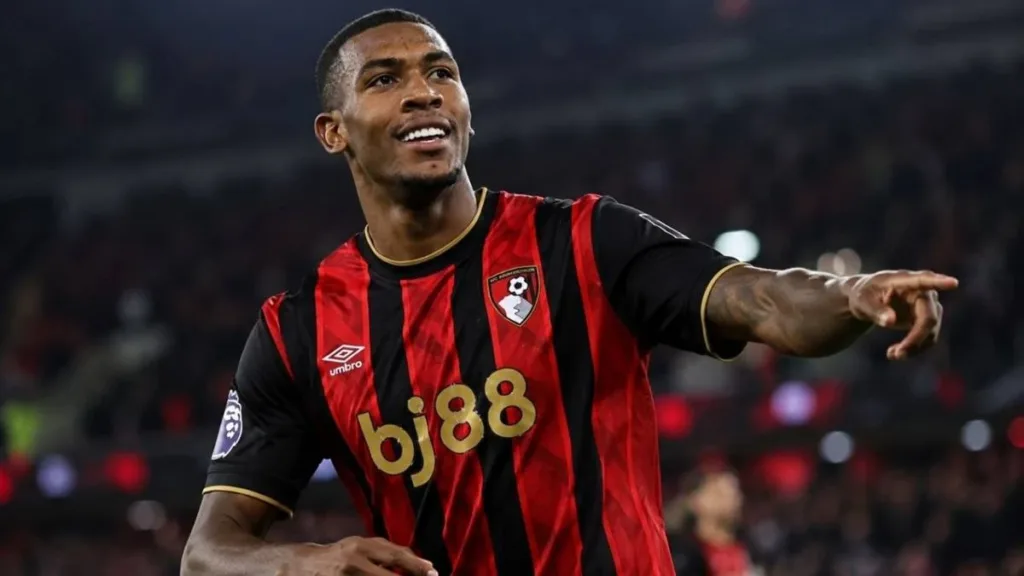 Rayan da seleção com camisa do Bournemouth.