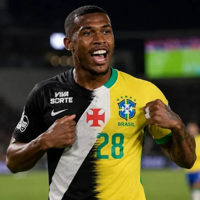 Rayan da seleção camisa Vasco e Brasil.