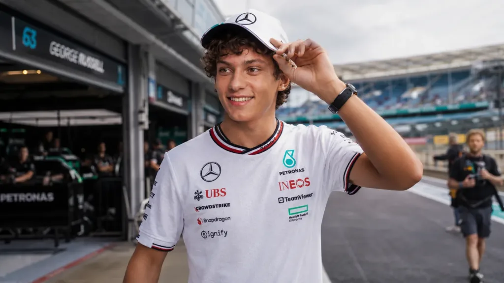 Antonelli perde chance de vitória e Bortoleto pontua pela primeira vez em 2026 em Silverstone 2 Antonelli Formula 1