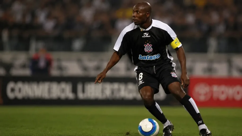 Conheça a trajetória de Freddy Rincón, capitão do Corinthians no Mundial de Clubes de 2000 e um dos maiores ídolos da história do Timão 2 Freddy Rincón Corinthians