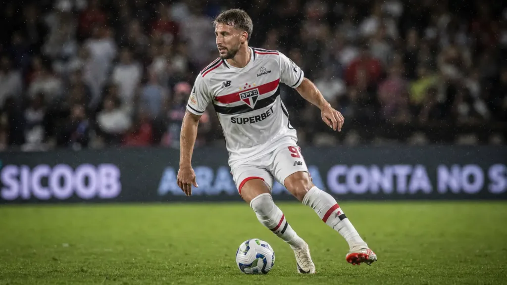 Calleri Vai Sair do São Paulo? Entenda o Impasse que Pode Encerrar a História do Atacante no Tricolor 2 Jonathan Calleri São Paulo 1
