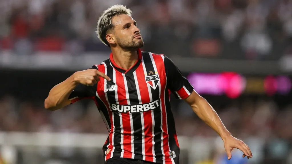 Calleri Vai Sair do São Paulo? Entenda o Impasse que Pode Encerrar a História do Atacante no Tricolor 3 Jonathan Calleri São Paulo 5