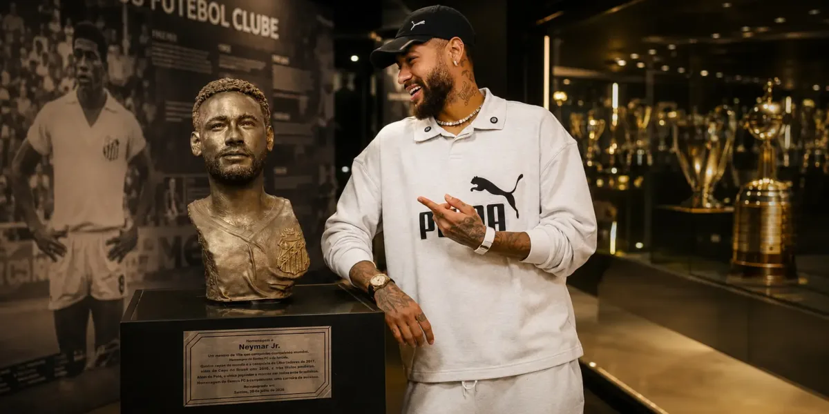 Santos Homenageia Neymar Com Espaço Exclusivo no Memorial das Conquistas Neymar Busto Santos