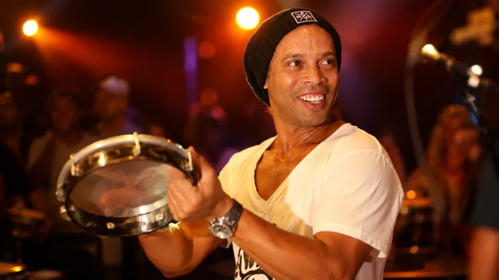 Entre Dribles e Canções | A Trajetória Musical de Ronaldinho Gaúcho 2 Ronaldinho Gaúcho 3
