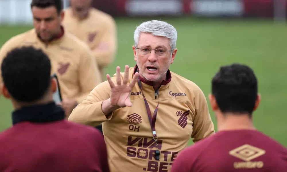 Técnico Odair Hellman Athletico Paranaense 2026 IA