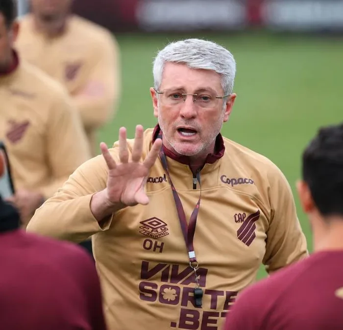 Técnico Odair Hellman Athletico Paranaense 2026 IA