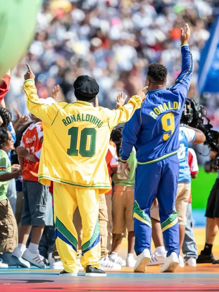 Copa do Mundo 2026 | União entre música e futebol embala a vitória da Espanha 7 Encerramento Copa do Mundo 2 Ronaldinho e Ronaldo