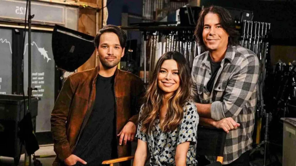 De iCarly a Todo Mundo Odeia o Chris: 10 Séries Americanas dos Anos 2000 que Marcaram uma Geração 2 Elenco de iCarly, uma das séries americanas dos anos 2000, em foto promocional do revival.