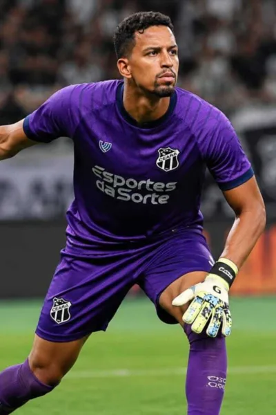 Goleiro do Ceará Matheus Nogueira
