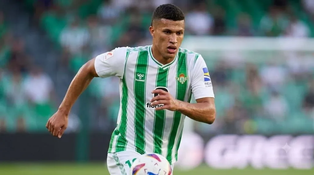 Pedro Emanuel é Anunciado, Vasco Pode Perder Hugo Moura e Mantém Deossa no Radar: o Dia do Cruz-Maltino 2 Real Betis Nelson Deossa