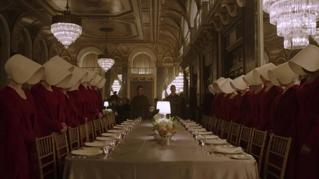 The Handmaid's Tale | Serena Joy e o Paradoxo de Alimentar a Própria Opressão 1 The Handmaid's Tale O Conto de Aia Disney Plus S1E9 2