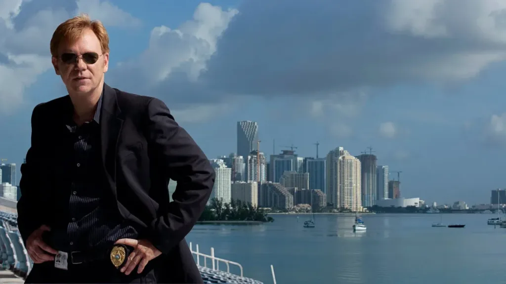 CSI: Miami | 12 Curiosidades que Talvez Você Não Saiba 2 CSI:Miami - David Caruso em uma capa promocional da série