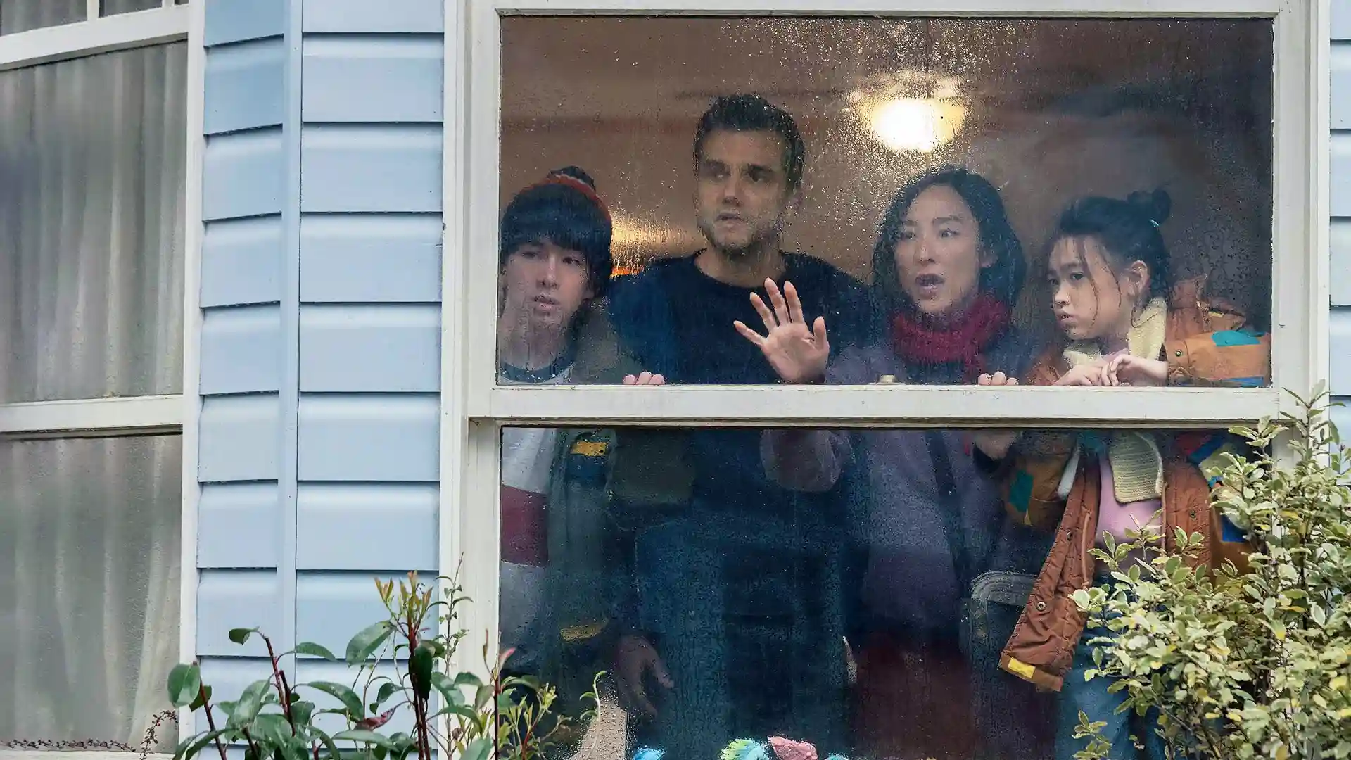 A Última Casa | Wagner Moura e Greta Lee Enfrentam Criaturas em Suspense Tenso, Mas Refém de Clichês 3 A Última Casa 2