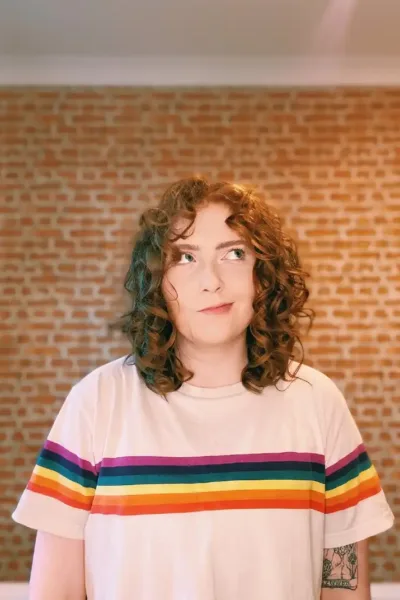 Alice Oseman Abre Novo Projeto da Bienal do Livro Rio Com Encontro Para Fãs Alice Oseman - Escritora