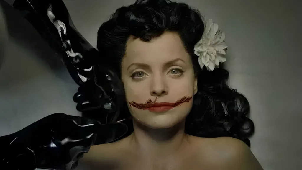American Horror Story | 13ª Temporada Traz Coven de Volta e Episódios Mais Curtos; Veja Teaser 4 American Horror Story - Dalia negra
