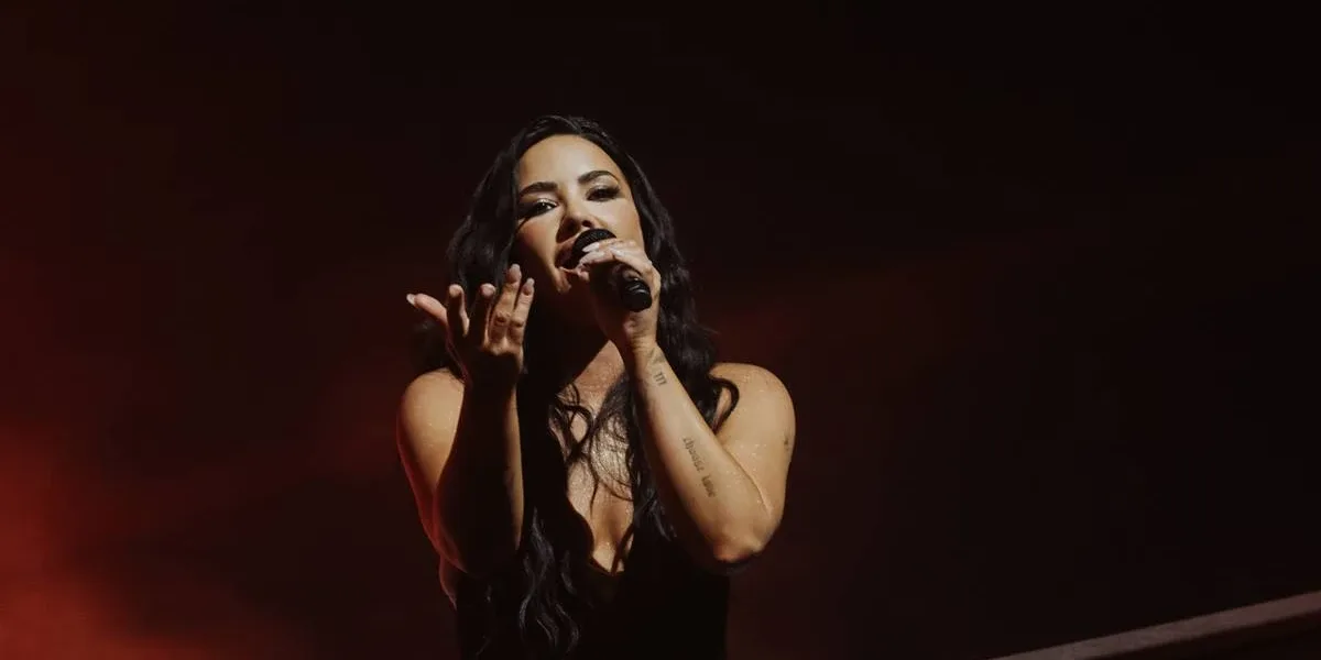 Demi Lovato Austin It's Not That Deep 1