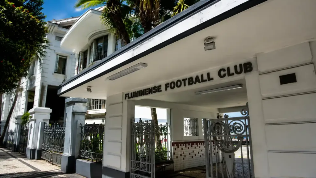 Fluminense É Advertido Por Dívidas e Pode Sofrer Punição Mais Pesada 1 Fachada da sede social do Fluminense