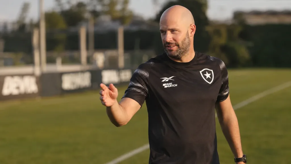 Botafogo Avalia Demissão De Franclim Carvalho Após Sequência Negativa 1 Franclim Carvalho botafogo 01