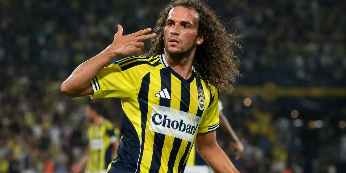 Guendouzi Provoca Torcida do Lyon e Confusão Toma Conta Após Eliminação Guendouzi Provoca Torcida do Lyon e Confusão Toma Conta Após Eliminação