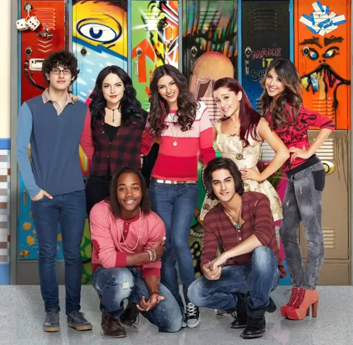 Imagem promocional do elenco de Brilhante Victória