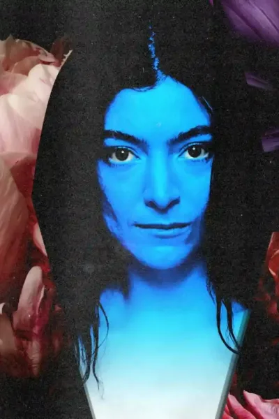 Lorde Para Show no Lollapalooza e Aciona Segurança Para Socorrer Fãs Lorde