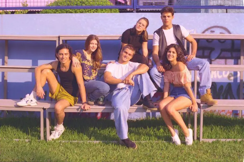 Malhação 1995 Nunca Foi Só Uma Novela | A Temporada Que Ensinou Uma Geração a Crescer 1 Foto promocional com o elenco de Malhação 1995