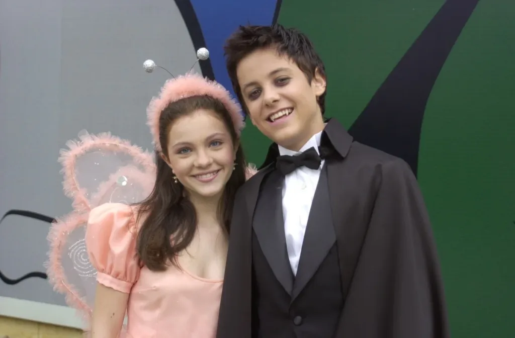 O Beijo do Vampiro Completa 24 Anos | Relembre A Novela Que Marcou A TV 3 Cecília Dassi
e Kayky Brito
caracterizados
