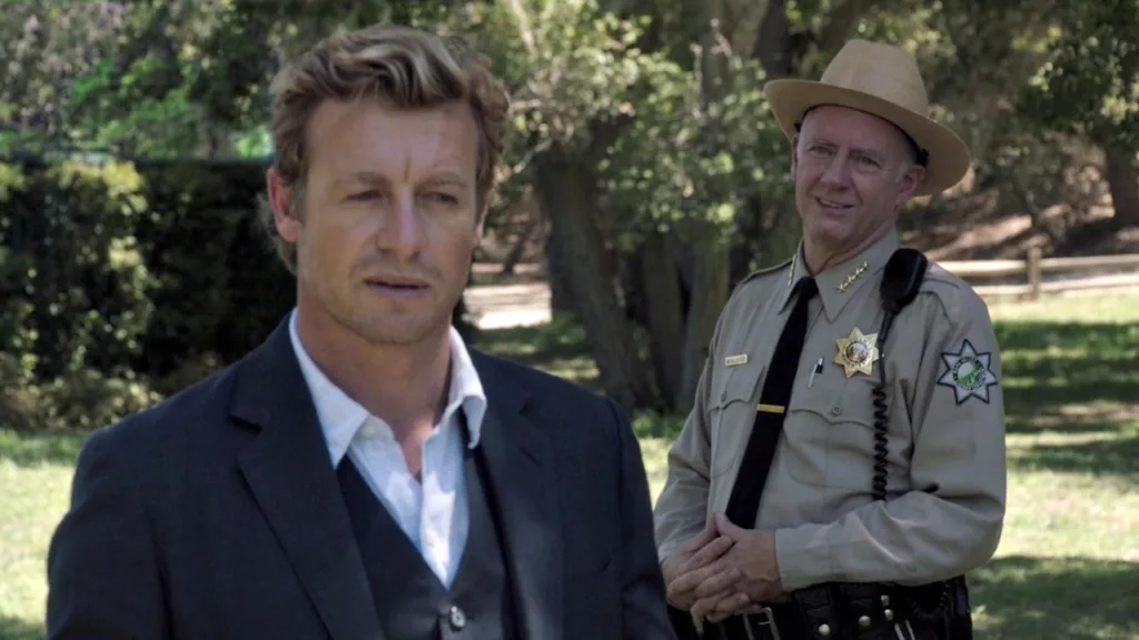 O Mentalista | 12 Curiosidades Dos Bastidores Que Você Provavelmente Não Sabia 2 O mentalista em cena Patrick Jane e o Xerife Thomas McCaslister