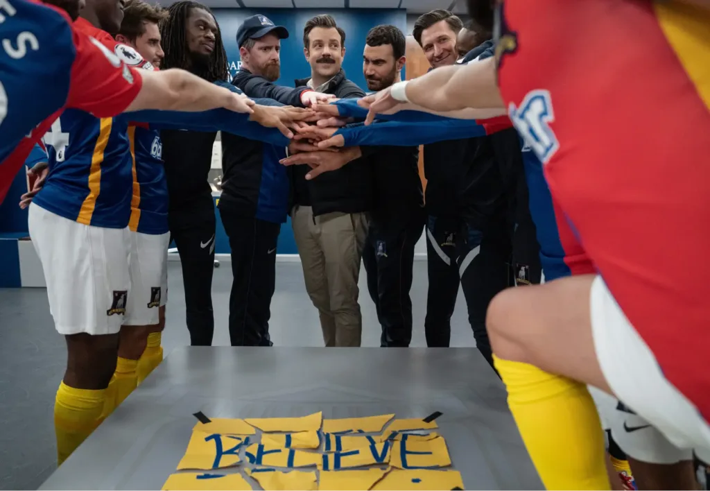 Ted Lasso Mostra Que Empatia Também Ganha Jogo 1 Ted Lasso no vestiário