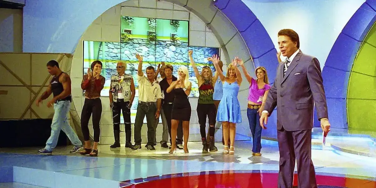 Os 8 Programas de TV dos Anos 2000 que Marcaram Gerações e Desapareceram da TV Brasileira Os 8 programas de TV dos anos 2000 Casa dos Artistas Estreia