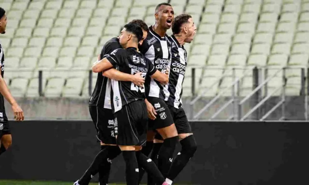 Jogadores do Ceará comemorando
