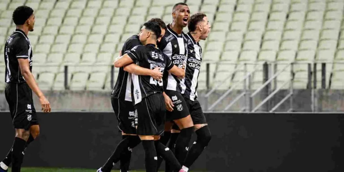 Jogadores do Ceará comemorando