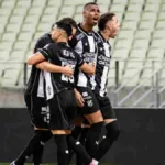 Jogadores do Ceará comemorando