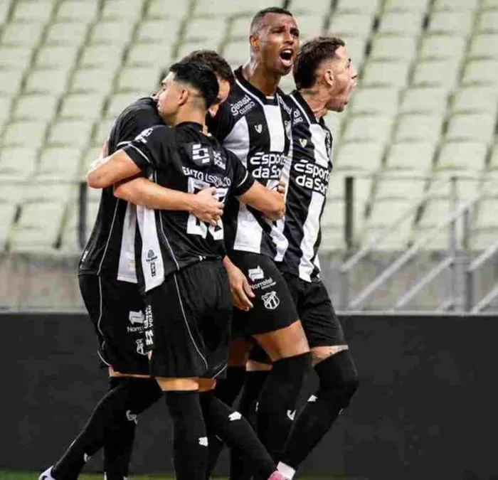 Jogadores do Ceará comemorando
