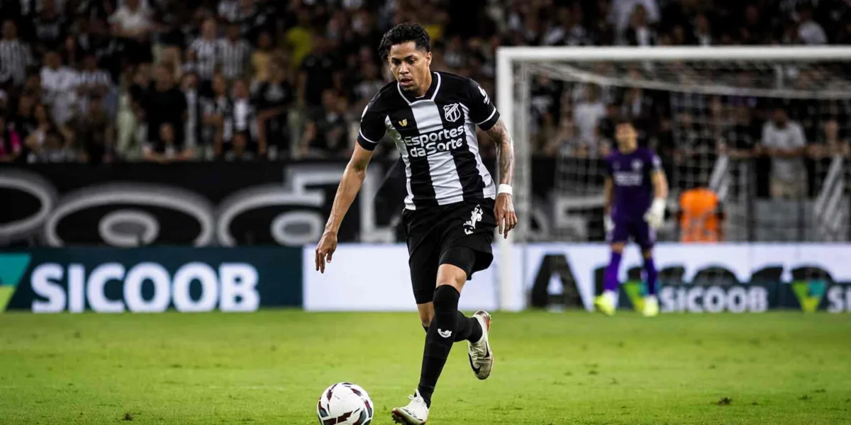Giulio jogador do Ceará jogando