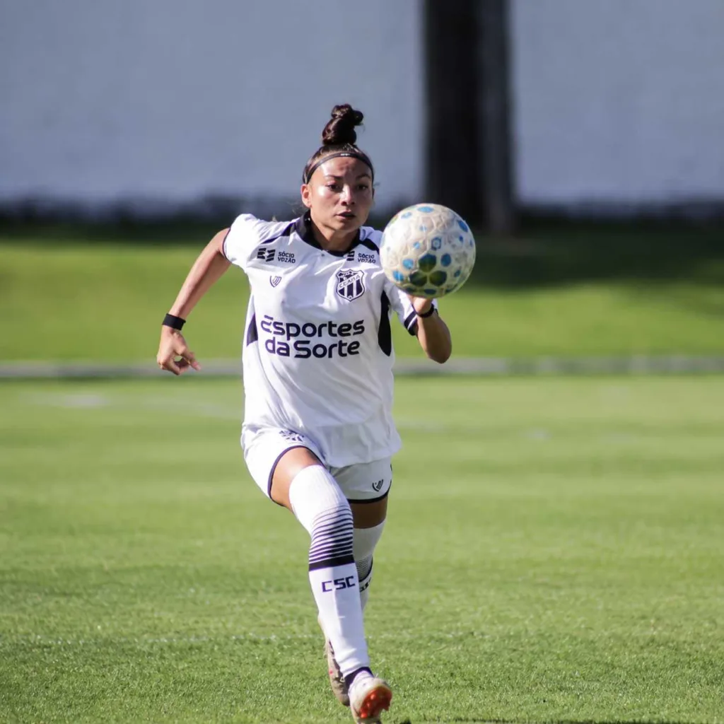 Ceará Encerra Primeira Fase da Série A2 com Tropeço, Mas Garante Permanência na Segunda Divisão 1 Jogadora do Ceará em campo