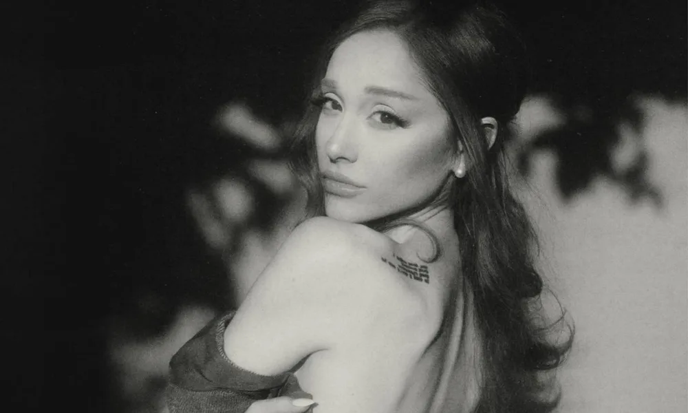 Ariana Grande Petal instagram 1