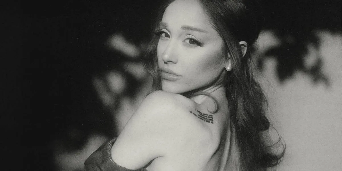 Ariana Grande Petal instagram 1
