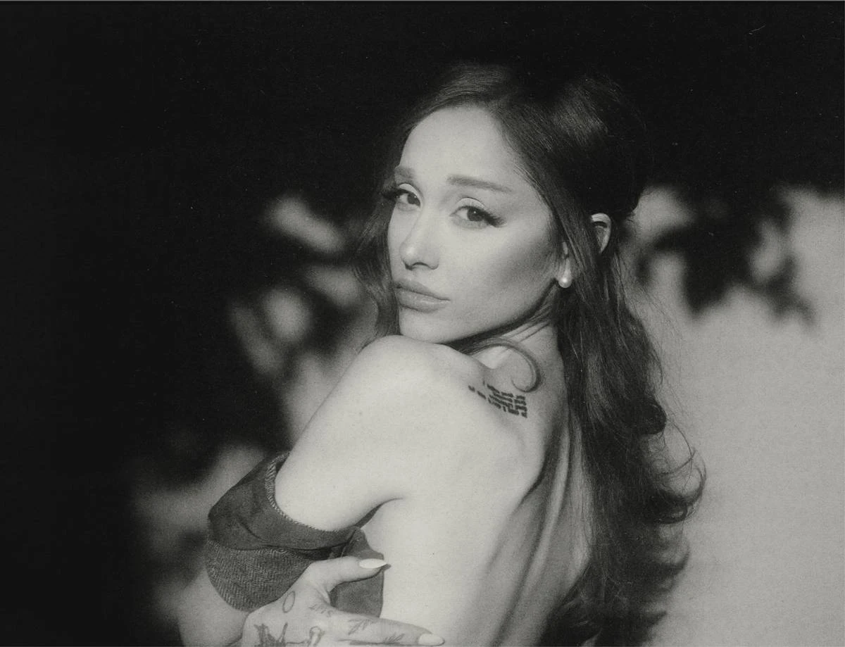 Ariana Grande Petal instagram 1