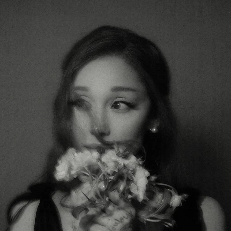 Ariana Grande Petal instagram 3