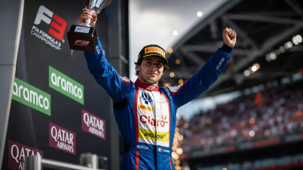 Rafa Câmara Fica Mais Perto da Fórmula 1 e Faz Teste Decisivo Por Vaga na Haas em 2027 1 Rafa Câmara com trofeu Haas