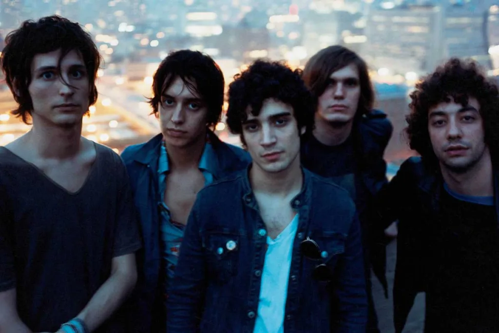 25 Anos de 'Is This It': Como os The Strokes Redefiniram o Rock e Ditaram as Regras do Indie 2 the strokes