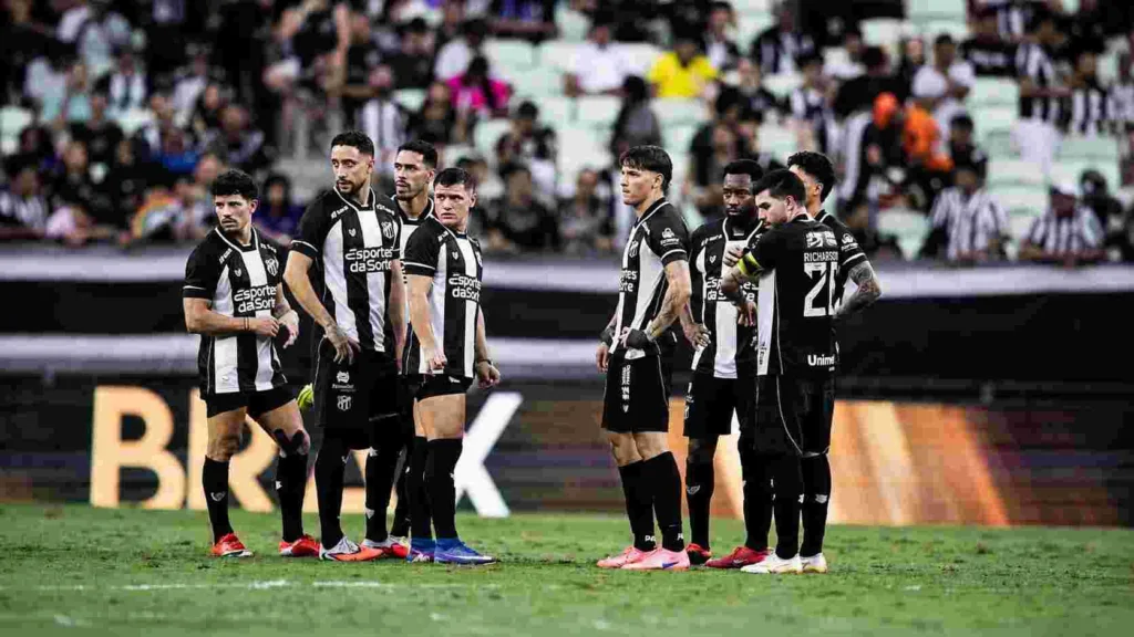 Ceará Amarga Nova Derrota e Volta à Zona de Rebaixamento na Série B 1 Time do Ceará Alvinegro
