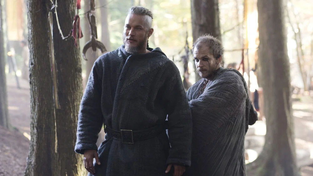 Ragnar Lothbrok em Vikings | Quem é o Personagem Que se Tornou o Símbolo da Série? 4 Ragnar e Floki juntos em cena
