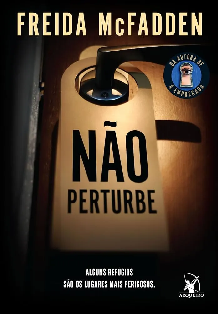 Não Perturbe | Um Thriller Perturbador e Cheio de Reviravoltas 1 Capa do Livro Não Perturbe De Freida McFadden - um adesivo na porta escrito a frase não perturbe
