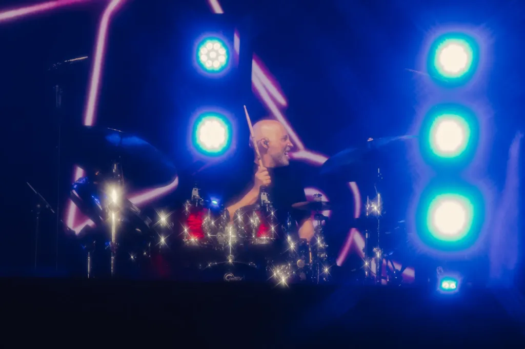 Jota Quest Transforma o Sunset em Baile para Tim Maia e Emociona com Tony Tornado 5 Jota Quest - Rock in Rio 2026