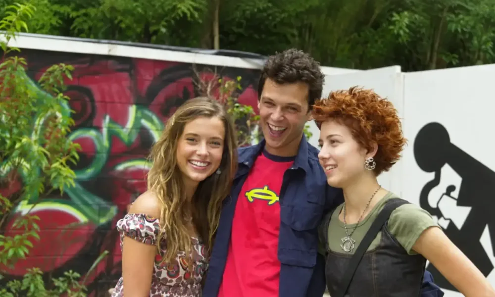 Malhação 2004 - Marjorie,Juliana e Guilherme em pôster promocional da temporada